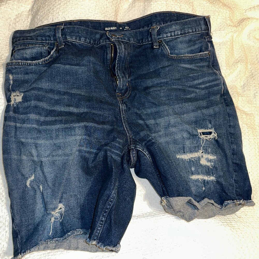 Old Navy distressed jean shorts - 44"